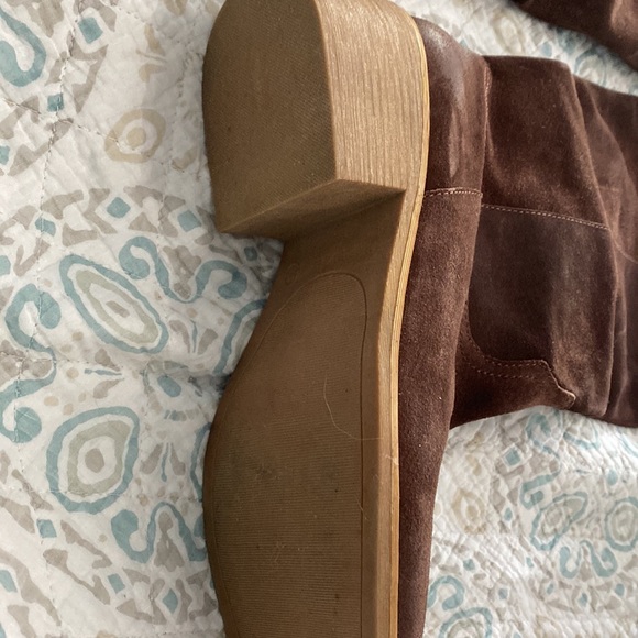 Rust colored suede cowboy boots - Picture 3 of 4